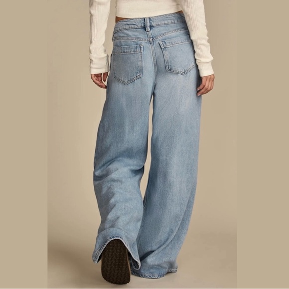 Lucky Brand Wide Leg Tencel Blend Soft Denim Pleated Palazzo Jeans Size 6 / 28 - Picture 3 of 16